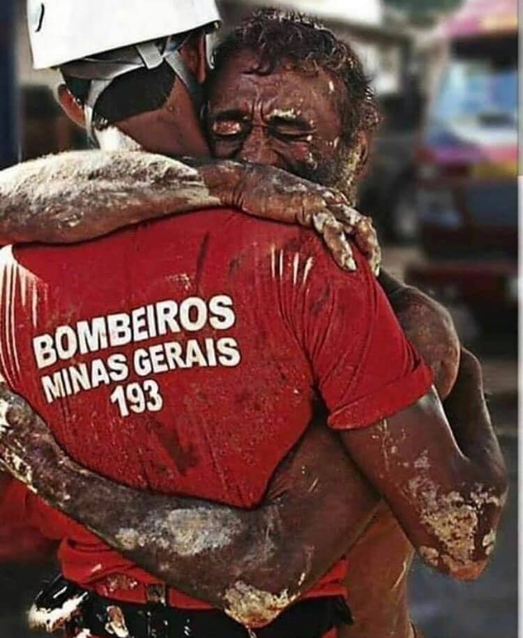 Um dos momentos de resgate do Corpo de Bombeiros em 2011. Aislan Henrique/Divulgao/Corpo de Bombeiros