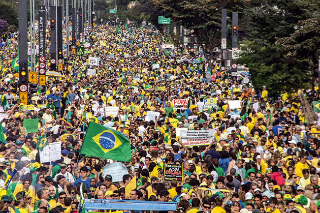 Imagem de protesto contra o governo na Avenida Paulista em So Paulo