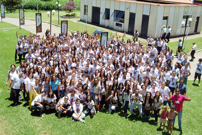 Foto de juvenis na Capacitao da Liderana