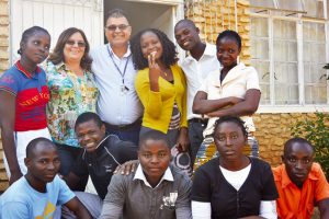 Missionário metodista na África precisa de doações de Bíblias