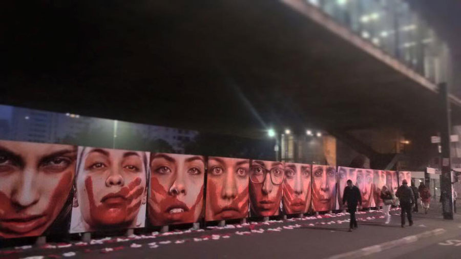 Interveno no vo livre do MASP, em SP