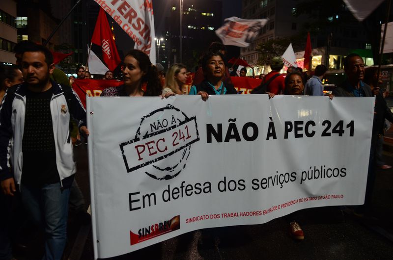Registro de protestos na Avenida Paulista contra a PEC 241 | Rovena Rosa | Agência Brasil