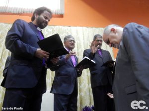 Consagrao do Bispo Emanuel Siqueira rene centenas em Mandaguari