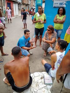 Missionrios/as, realizam evangelismo pessoal.