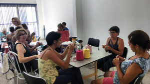 Projeto Mos Acolhedoras oferece aulas gratuitas de croch em Assis (SP)