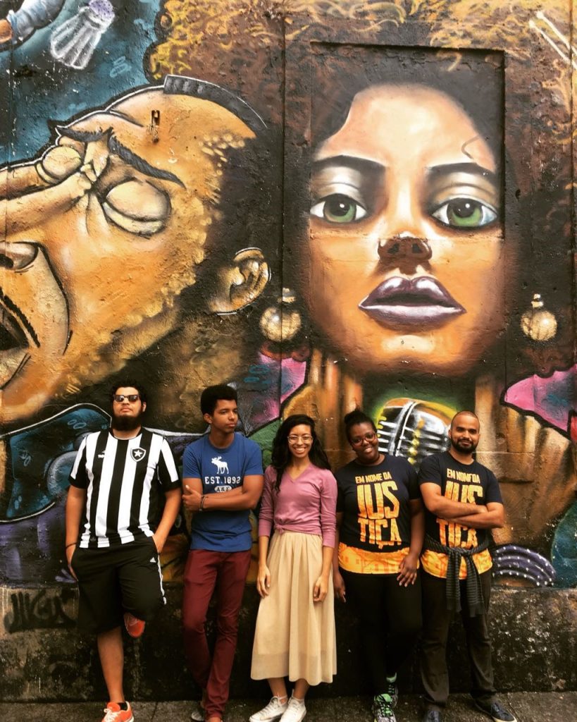 Atual Mesa Executiva da Femejo 2016-2017 no Mural da Pedra do Sal (em ordem: Cristiano Santos, Bruno Nogueira. Priscila Dantas, Ida Brown e Luis Moura)