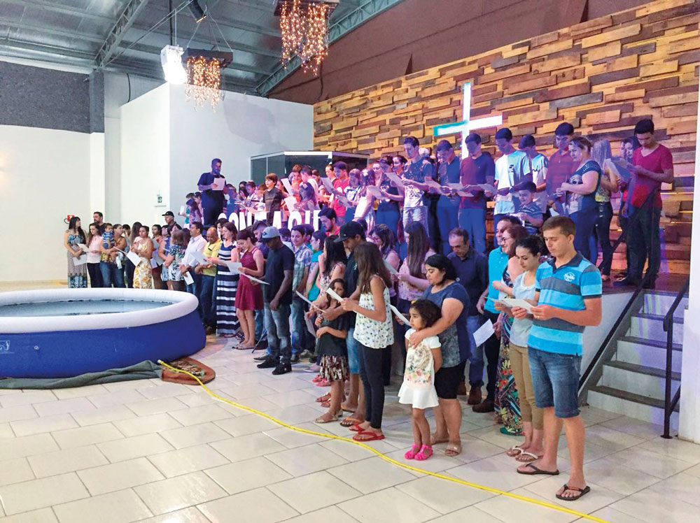 150 pessoas  são recebidas como membros na Igreja Metodista em Corbélia