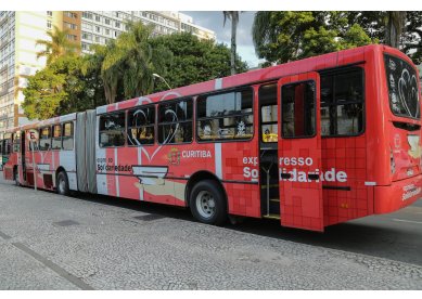 Metodistas levam Ceia de Natal em nibus da prefeitura para pessoas em situao de rua na cidade de Curitiba