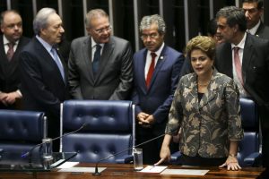Estamos a um passo de um golpe, diz Dilma no Senado