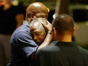 Atirador que matou 9 pessoas na Igreja Metodista da Carolina do Sul em 2015, é condenado à morte nos EUA